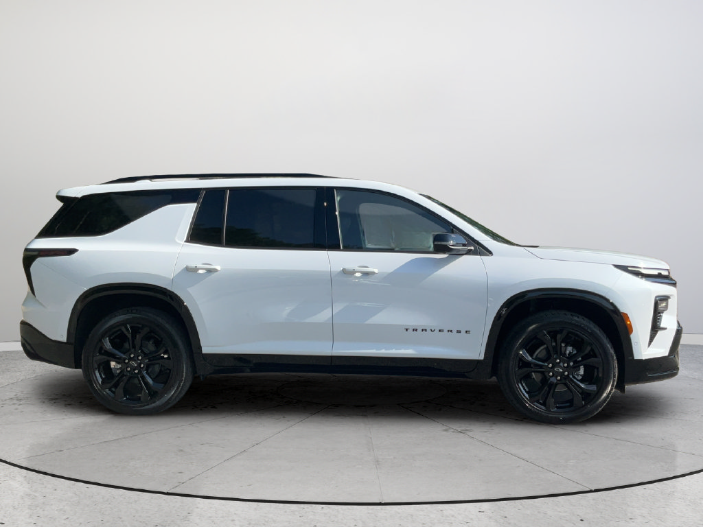 New 2027 Chevrolet Traverse RS w/ LPO, Floor Liner Package FWD image 8