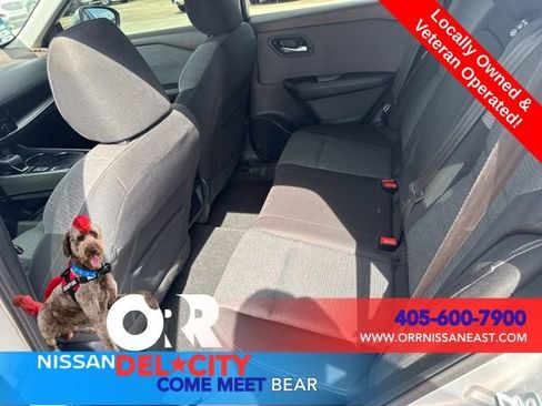 Used 2022 Nissan Rogue SV FWD image 12