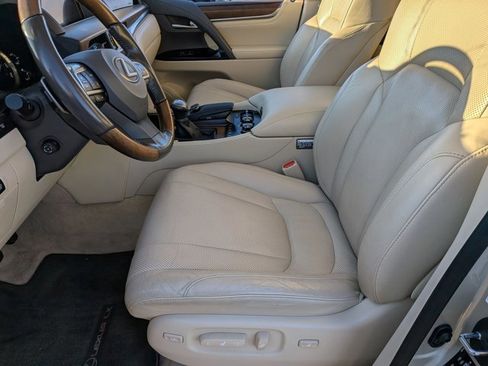 Used 2016 Lexus LX 570 4WD image 18