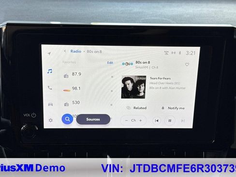 Used 2024 Toyota Corolla SE image 34