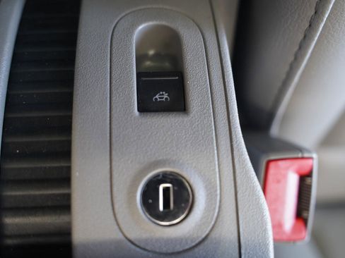 Used 2004 Volkswagen Beetle GLS FWD image 32