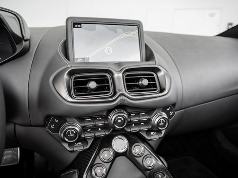 Used 2023 Aston Martin V8 Vantage Roadster image 22