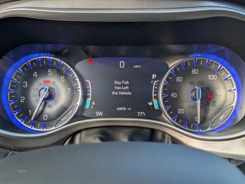 Used 2020 Chrysler Pacifica Touring-L Plus w/ Tire & Wheel Group FWD image 3