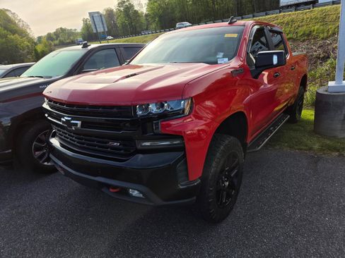 Used 2021 Chevrolet Silverado 1500 LT Trail Boss w/ LT Trail Boss Premium Package image 3