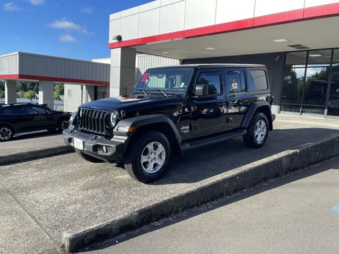 Used 2018 Jeep Wrangler Unlimited Sport S AWD/4WD image 4