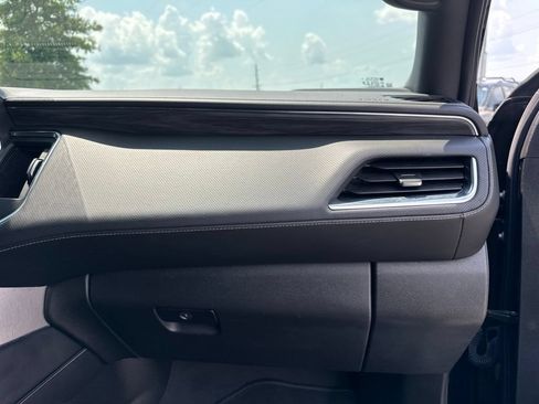 Used 2022 GMC Yukon XL SLT AWD/4WD image 18
