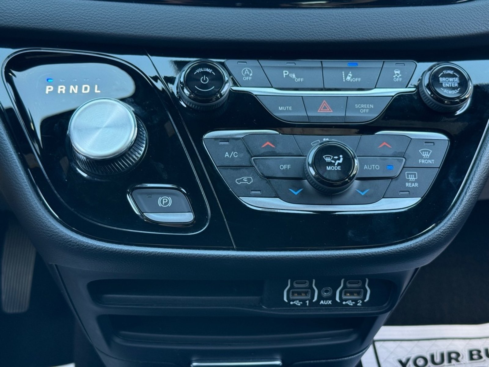Used 2025 Chrysler Pacifica Select FWD image 17
