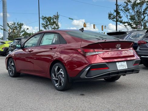 Certified 2025 Hyundai Elantra Sport image 9