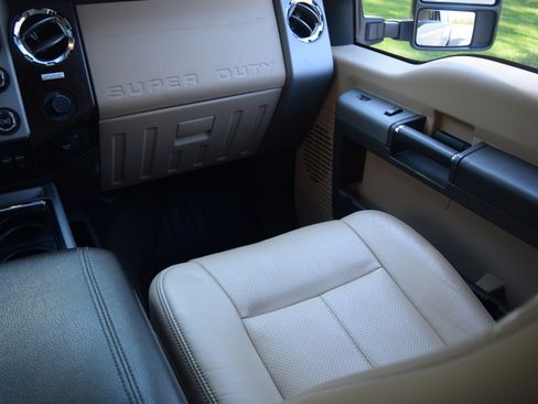 Used 2016 Ford F250 Lariat w/ Lariat Ultimate Package image 13