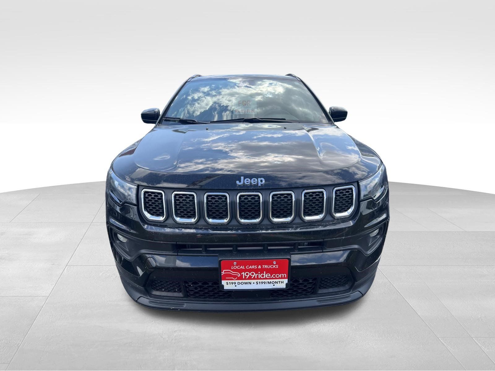 Used 2024 Jeep Compass Latitude AWD/4WD image 2