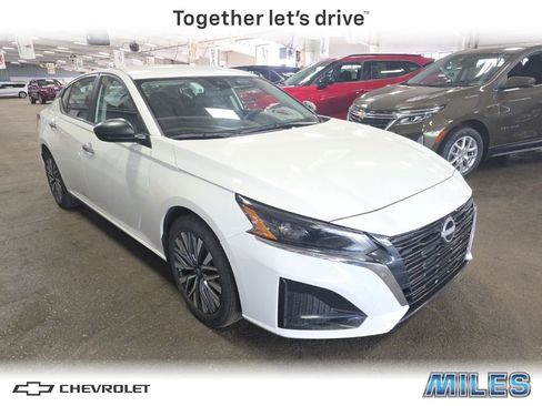 Used 2025 Nissan Altima 2.5 SV FWD image 1