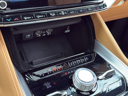 Used 2023 Jeep Grand Wagoneer Series III AWD/4WD image 21