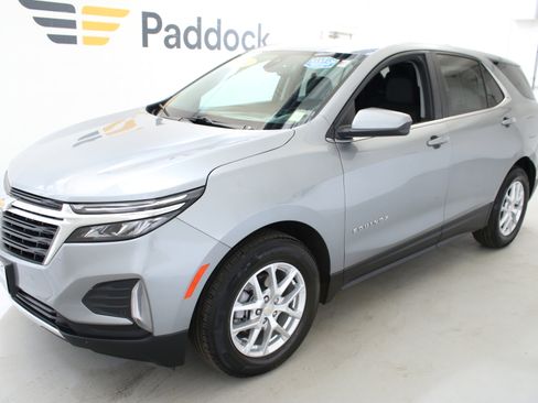 Used 2024 Chevrolet Equinox LT w/ LPO, Floor Liner Package FWD image 3