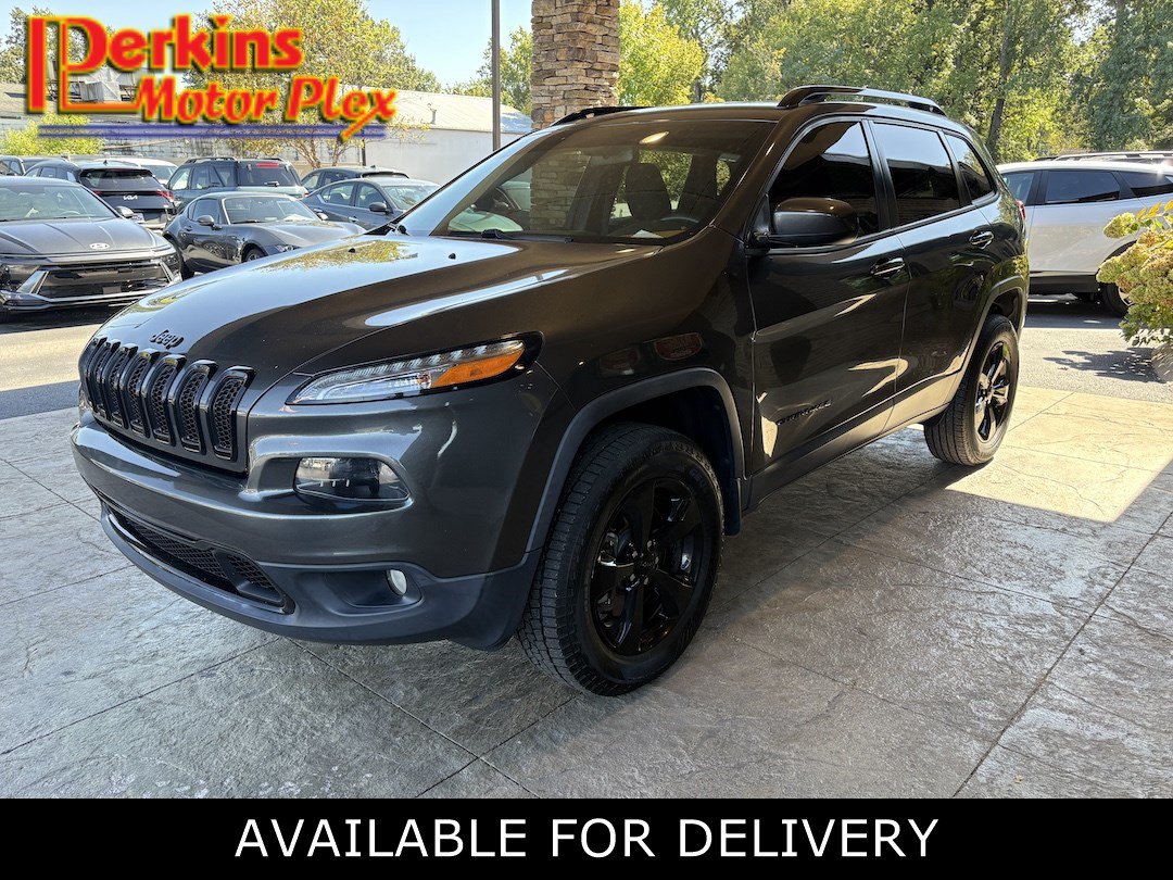 Used 2016 Jeep Cherokee Latitude w/ Cold Weather Group AWD/4WD image 1