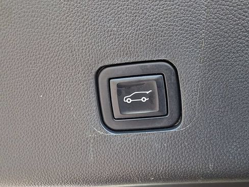 Used 2021 Chevrolet Traverse RS FWD image 26