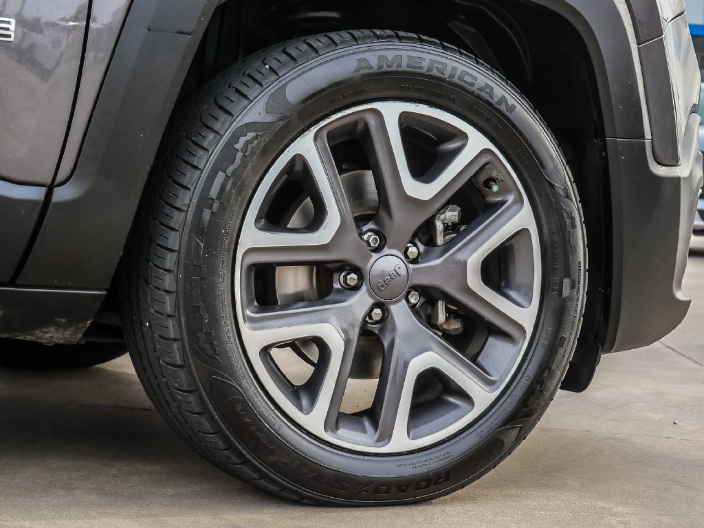 Used 2018 Jeep Renegade Latitude FWD image 9