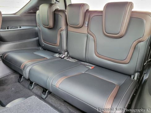 New 2025 Nissan Armada SL w/ Captain's Chari Seat Package image 10