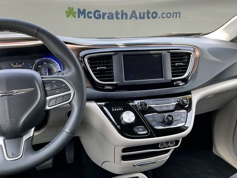 Used 2023 Chrysler Voyager LX FWD image 11