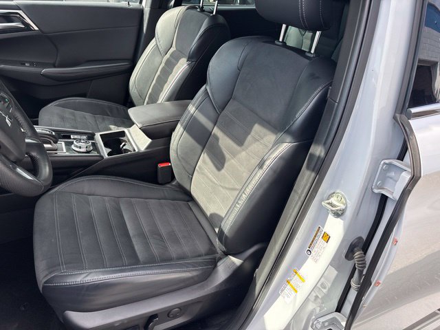 Used 2023 Mitsubishi Outlander SE AWD/4WD image 9