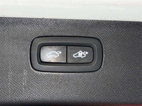 Used 2021 Volvo XC90 T8 Inscription w/ Protection Package Premier image 18