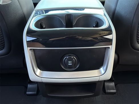 Used 2024 Kia Carnival EX image 17