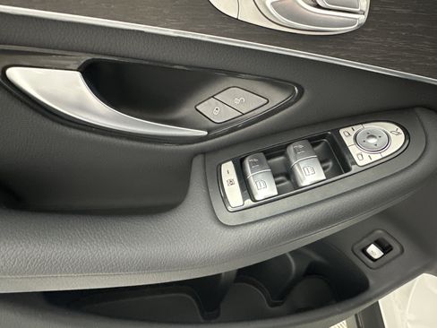 Used 2022 Mercedes-Benz GLC 300 4MATIC image 11