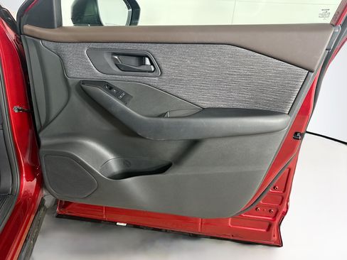 Used 2023 Nissan Rogue S FWD image 30