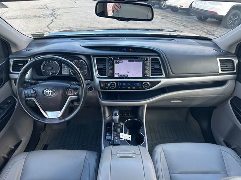 Used 2016 Toyota Highlander XLE image 12