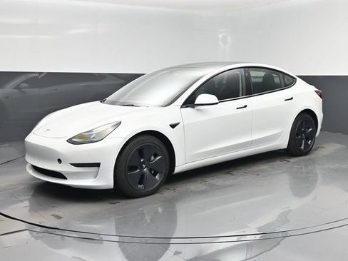 Used 2023 Tesla Model 3 Standard Range RWD image 9