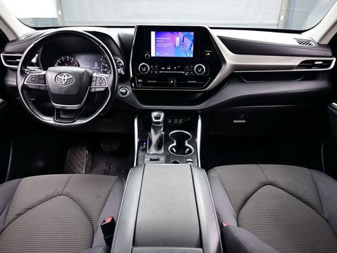Used 2023 Toyota Highlander LE AWD/4WD image 18