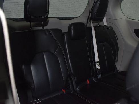 Used 2023 Chrysler Pacifica Touring-L FWD image 26