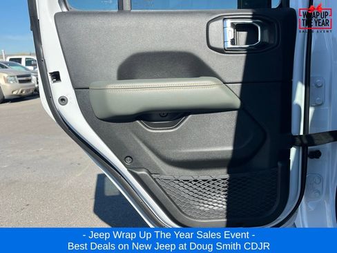 New 2025 Jeep Gladiator Mojave image 23