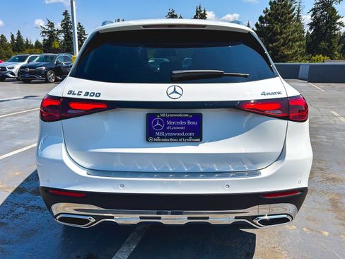 Used 2026 Mercedes-Benz GLC 300 4MATIC image 4