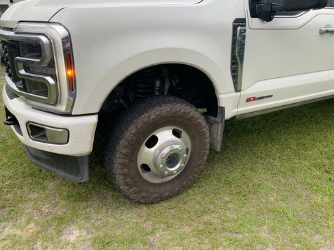 Used 2025 Ford F350 Platinum w/ Platinum Plus Package AWD/4WD image 7