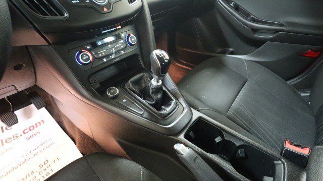Used 2017 Ford Focus SE FWD image 18