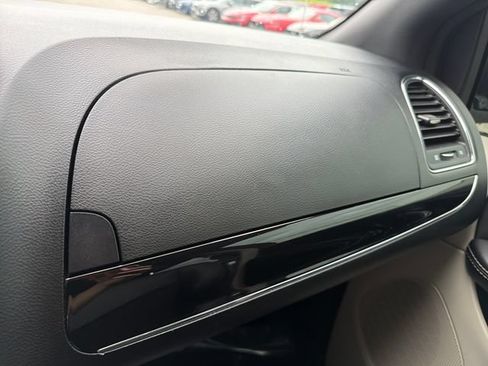 Used 2020 Dodge Grand Caravan SXT FWD image 24