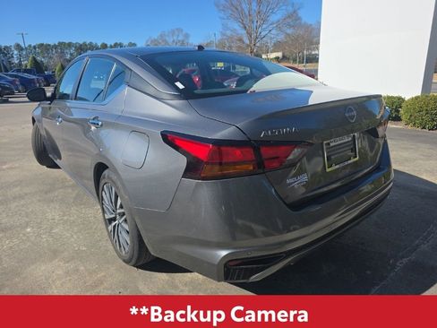 Used 2024 Nissan Altima 2.5 SV image 4