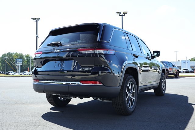 New 2027 Jeep Grand Cherokee Laredo RWD image 6