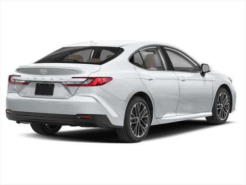 Used 2025 Toyota Camry XLE w/ Premium Plus Package FWD image 2