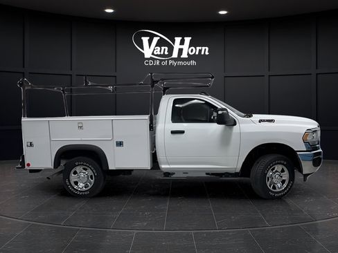 New 2024 RAM 2500 Tradesman w/ Chrome Appearance Group AWD/4WD image 2