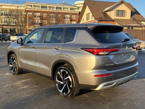 Used 2023 Mitsubishi Outlander SE image 5