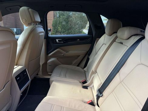 Used 2021 Porsche Cayenne image 17