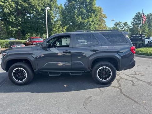 Used 2025 Toyota 4Runner SR5 AWD/4WD image 8