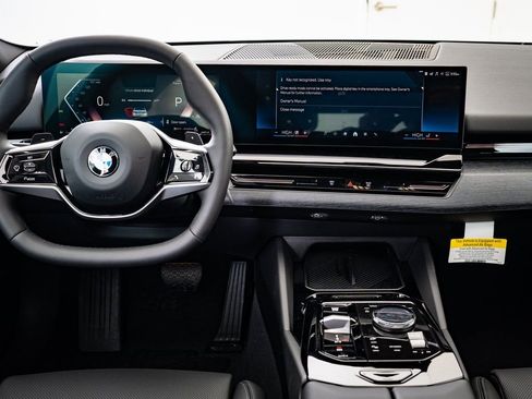 Certified 2025 BMW 530i xDrive image 30