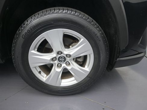 Used 2020 Toyota RAV4 XLE w/ Convenience Package FWD image 9
