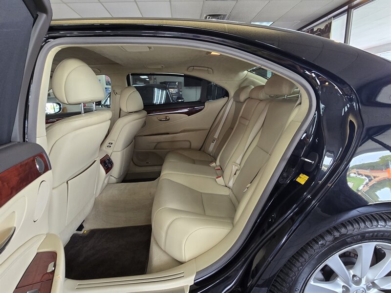 Used 2011 Lexus LS 460 L w/ Luxury Pkg AWD/4WD image 12