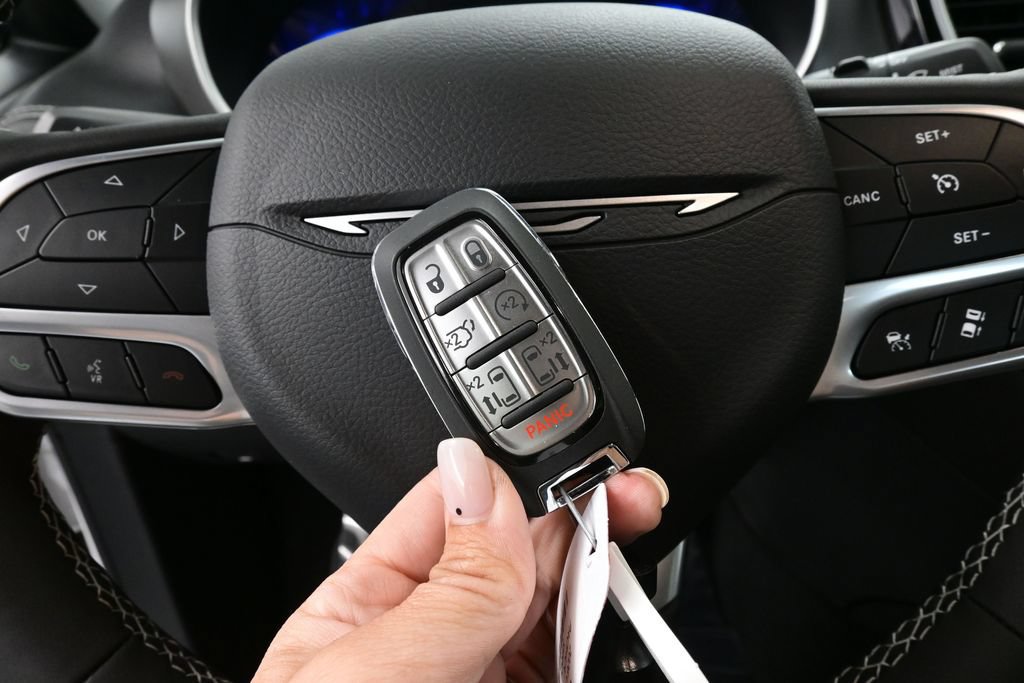 New 2027 Chrysler Pacifica Select w/ Family Tech Group AWD/4WD image 29