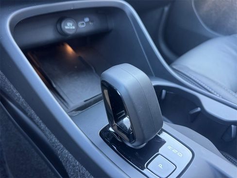 Certified 2025 Volvo XC40 B5 Core image 16
