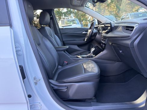 Used 2024 Buick Encore GX Sport Touring FWD image 32