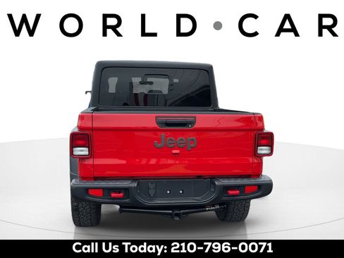Used 2023 Jeep Gladiator Rubicon AWD/4WD image 5